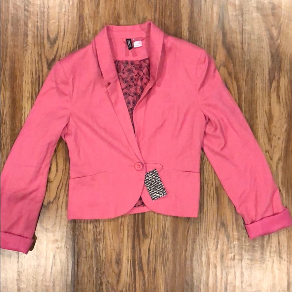 Single Breasted one Button Lapel